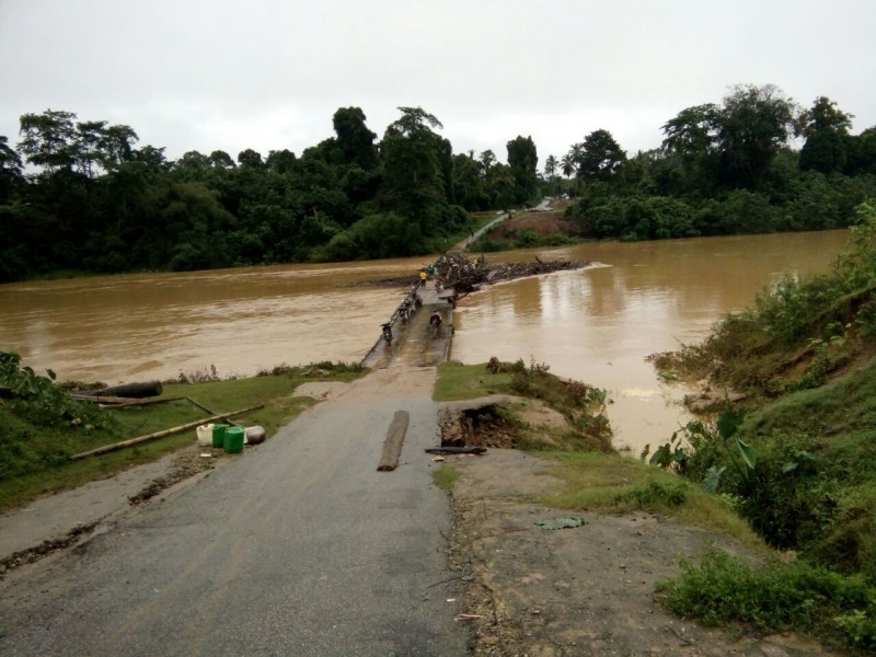 temporary bridge kuala krai facebook pic