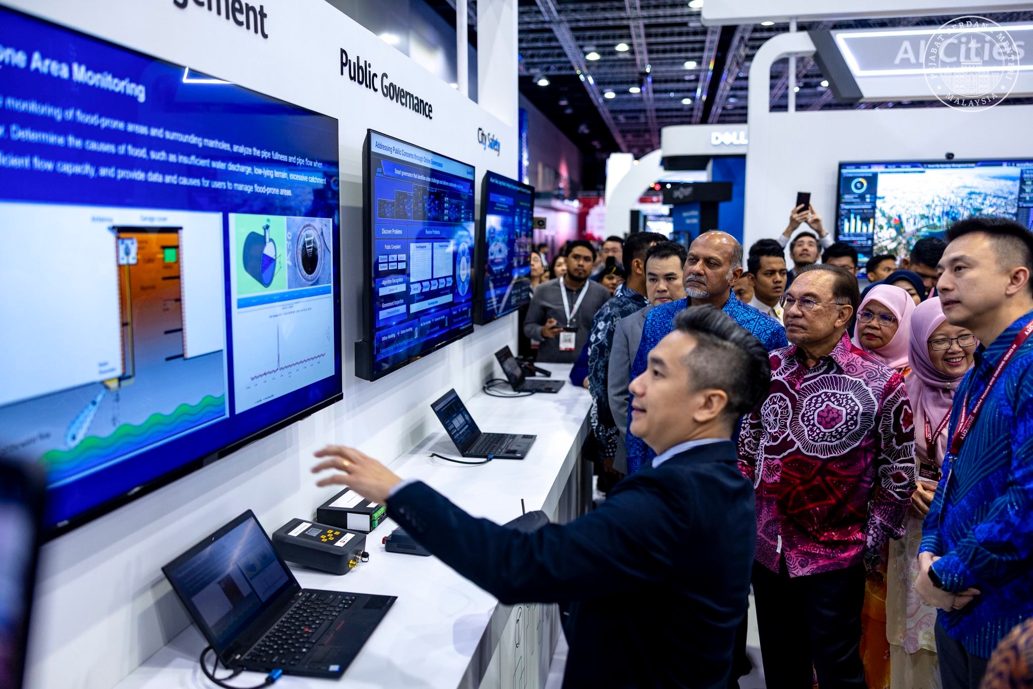 550261384 1371382687676628 8764451516867917756 n