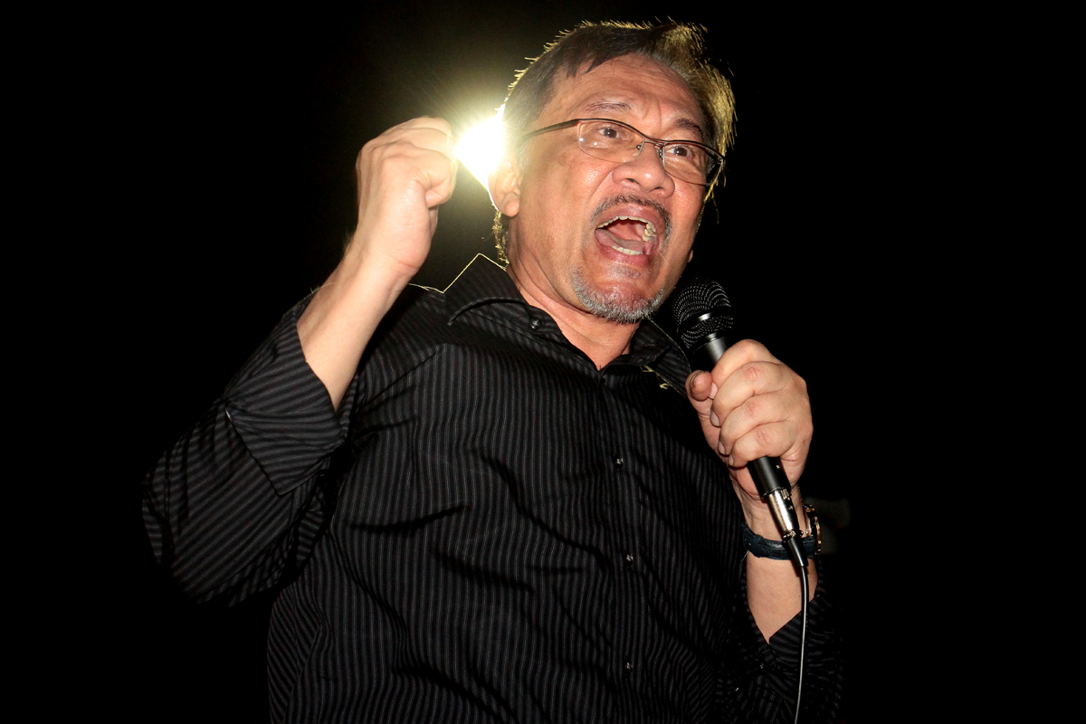 As Anwar faces his final legal challenge, something's brewing in UM