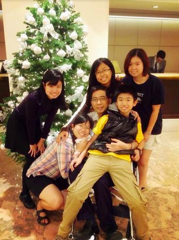 Wong Ho Leng and family christmas tree